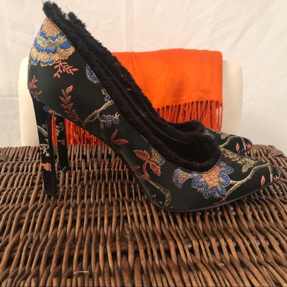 Nine West patterned satin pump